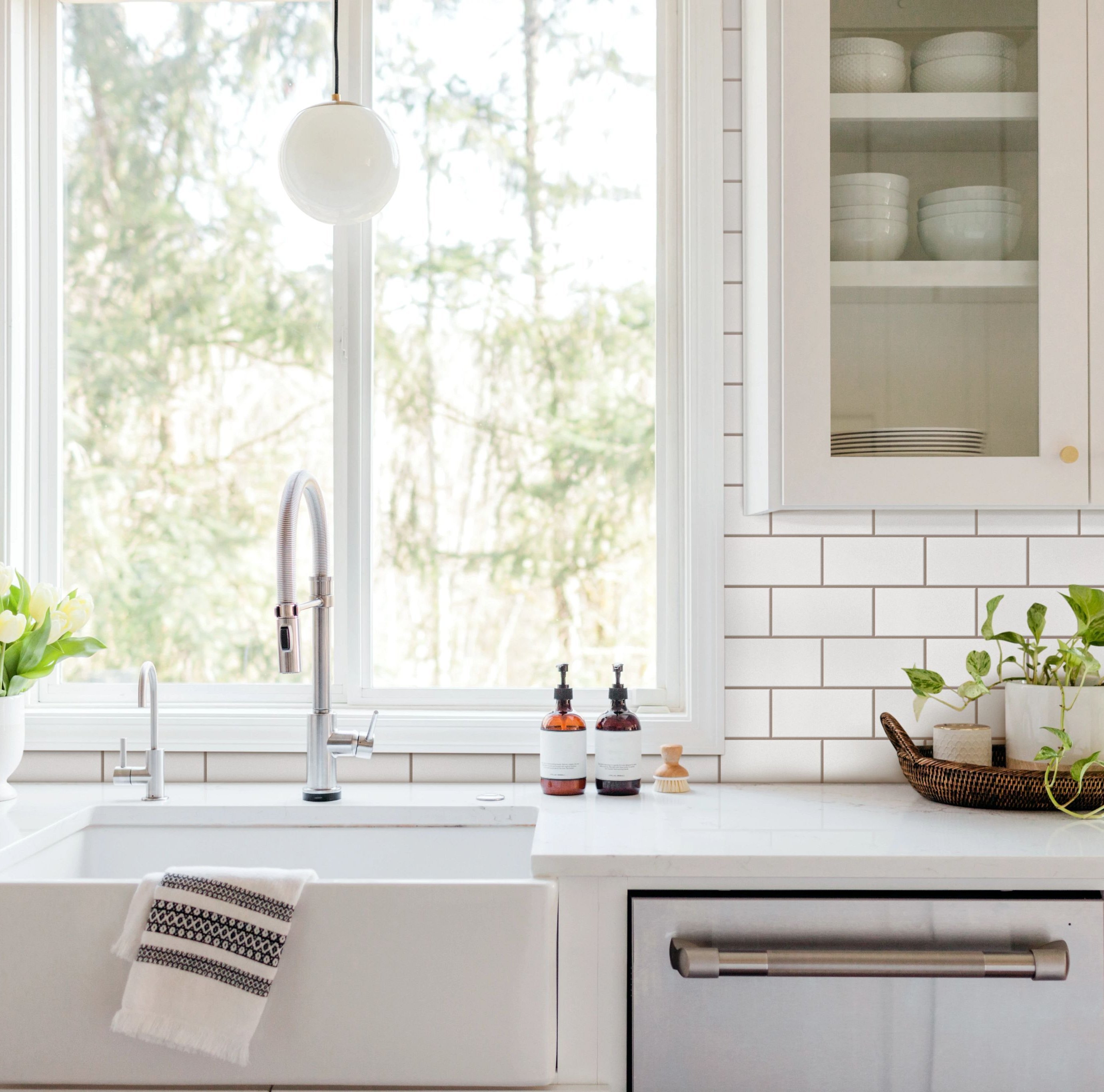 kitchen with tiled backsplash from Wilmington Carpets in the Wilmington, OH area
